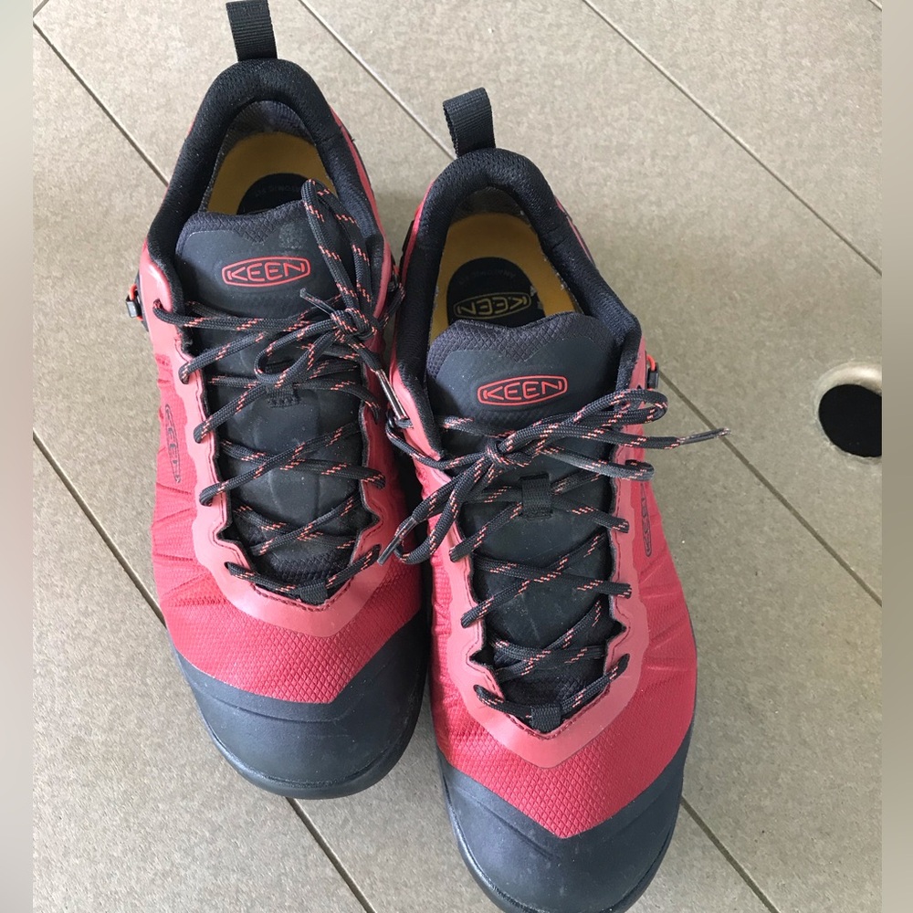 Keen Low Top Hikers - Picture 2 of 7